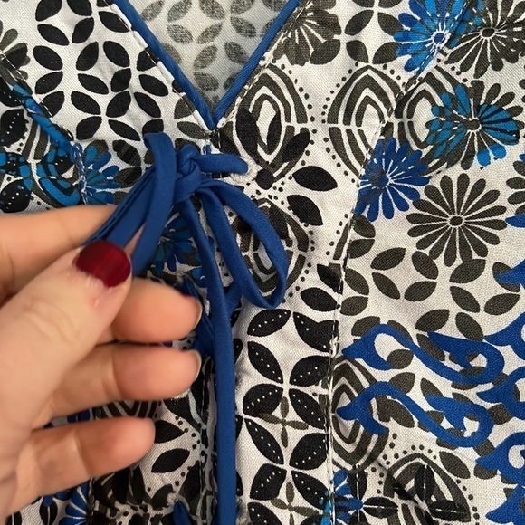 GRAFX Blue/Black/White Patchwork Lace-Up Babydoll Scrub Top, Size Medium,GUC. - Picture 2 of 7